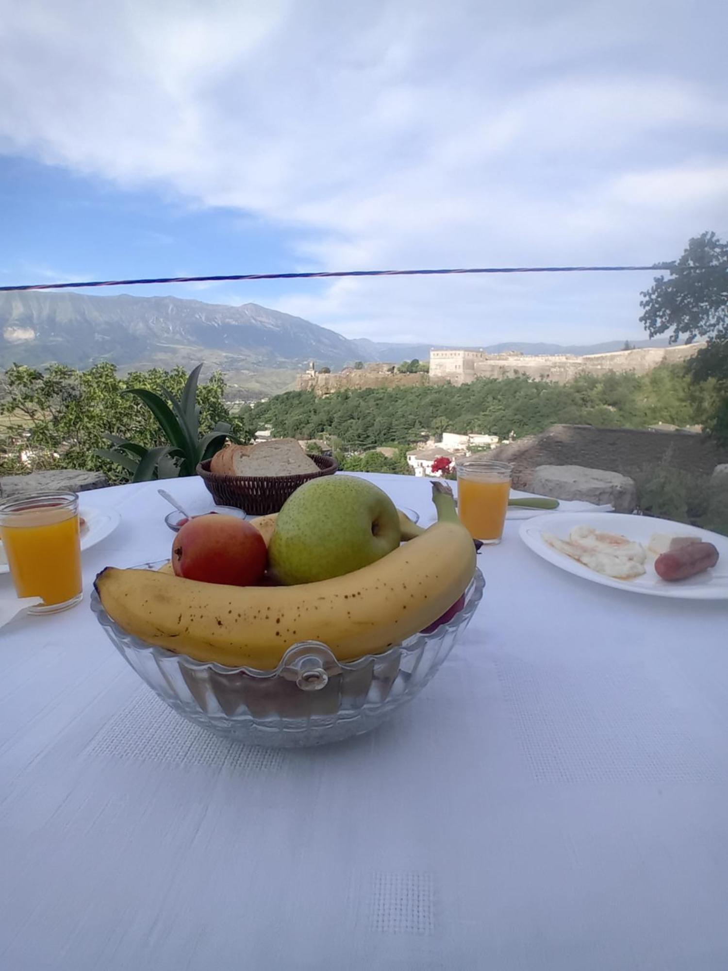 Arpet Guesthouse Gjirokastër Eksteriør bilde