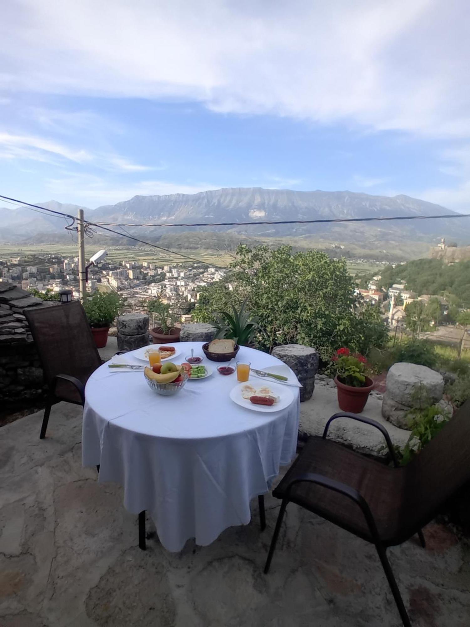 Arpet Guesthouse Gjirokastër Eksteriør bilde