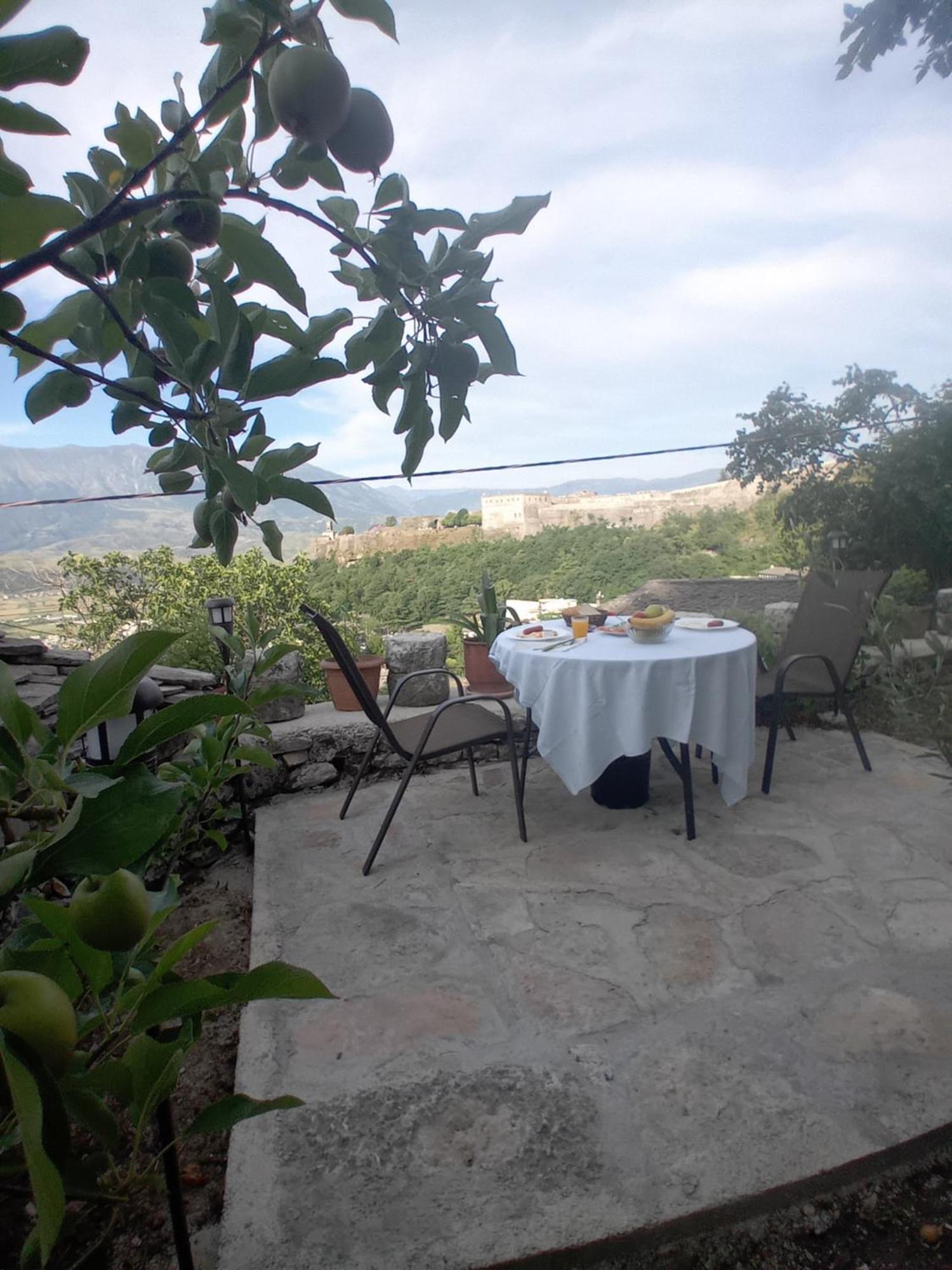 Arpet Guesthouse Gjirokastër Eksteriør bilde