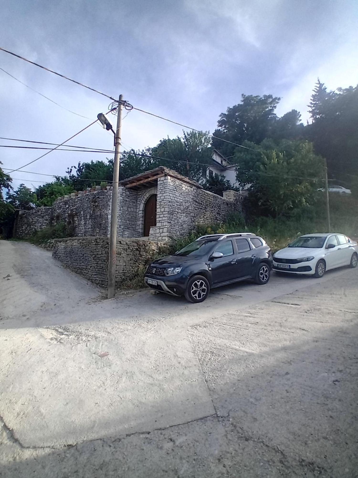 Arpet Guesthouse Gjirokastër Eksteriør bilde