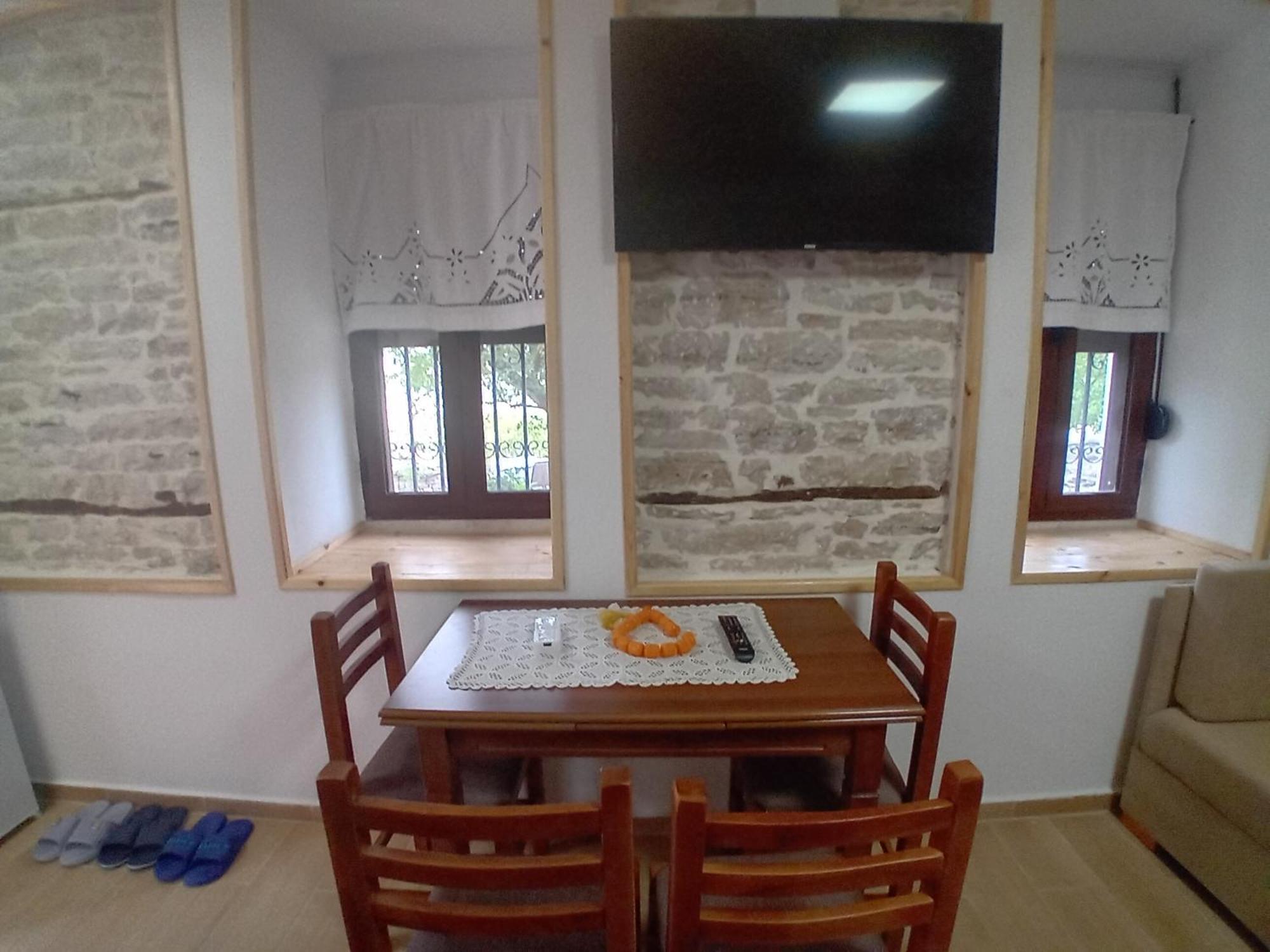Arpet Guesthouse Gjirokastër Eksteriør bilde