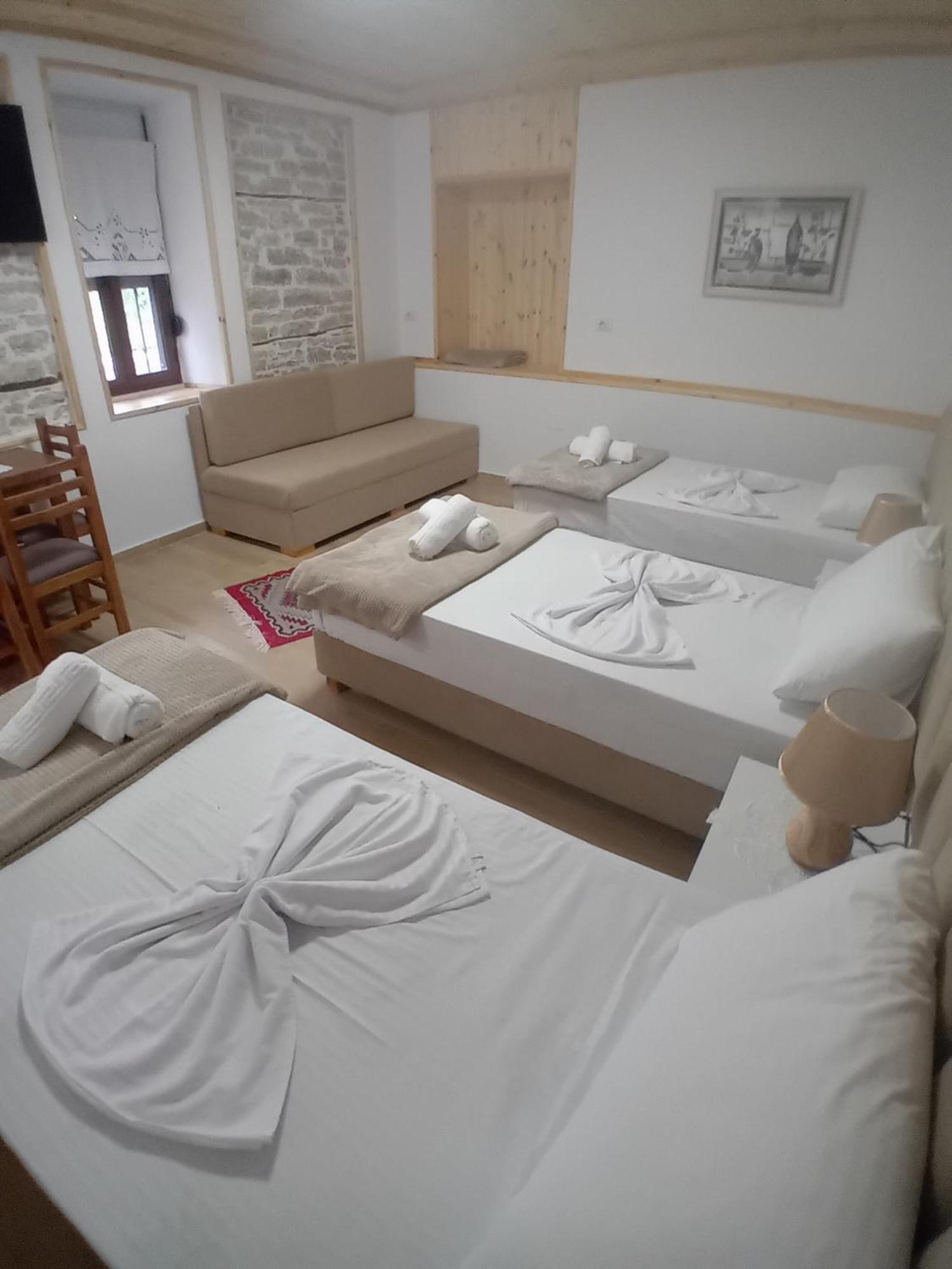 Arpet Guesthouse Gjirokastër Eksteriør bilde