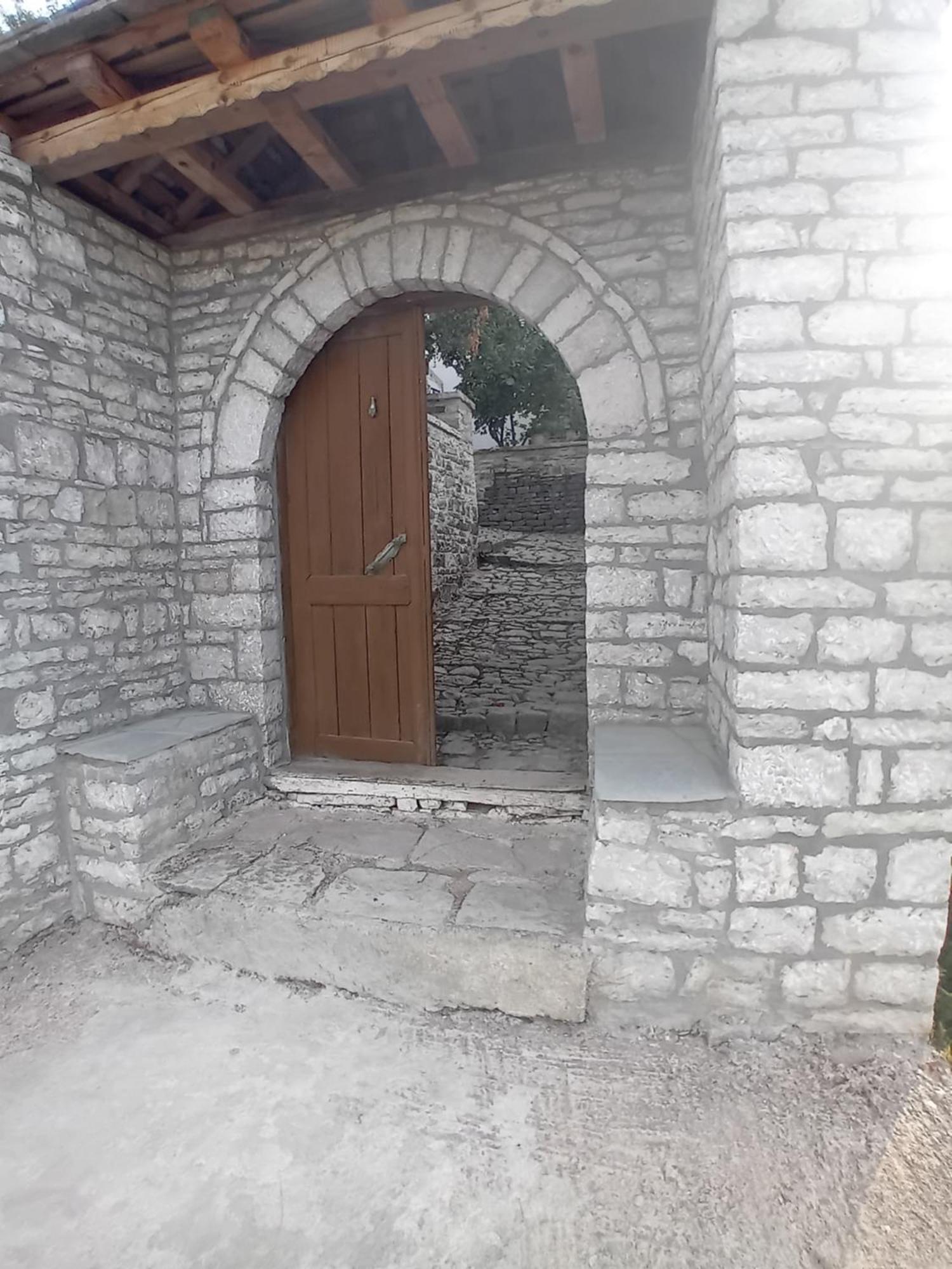 Arpet Guesthouse Gjirokastër Eksteriør bilde