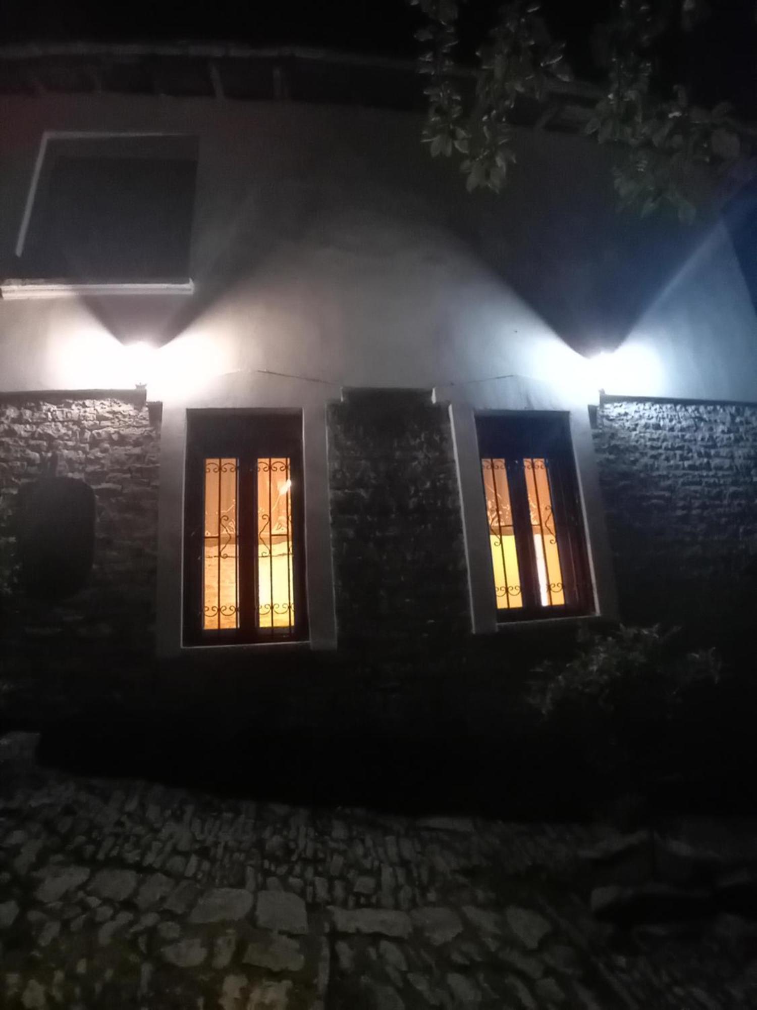 Arpet Guesthouse Gjirokastër Eksteriør bilde