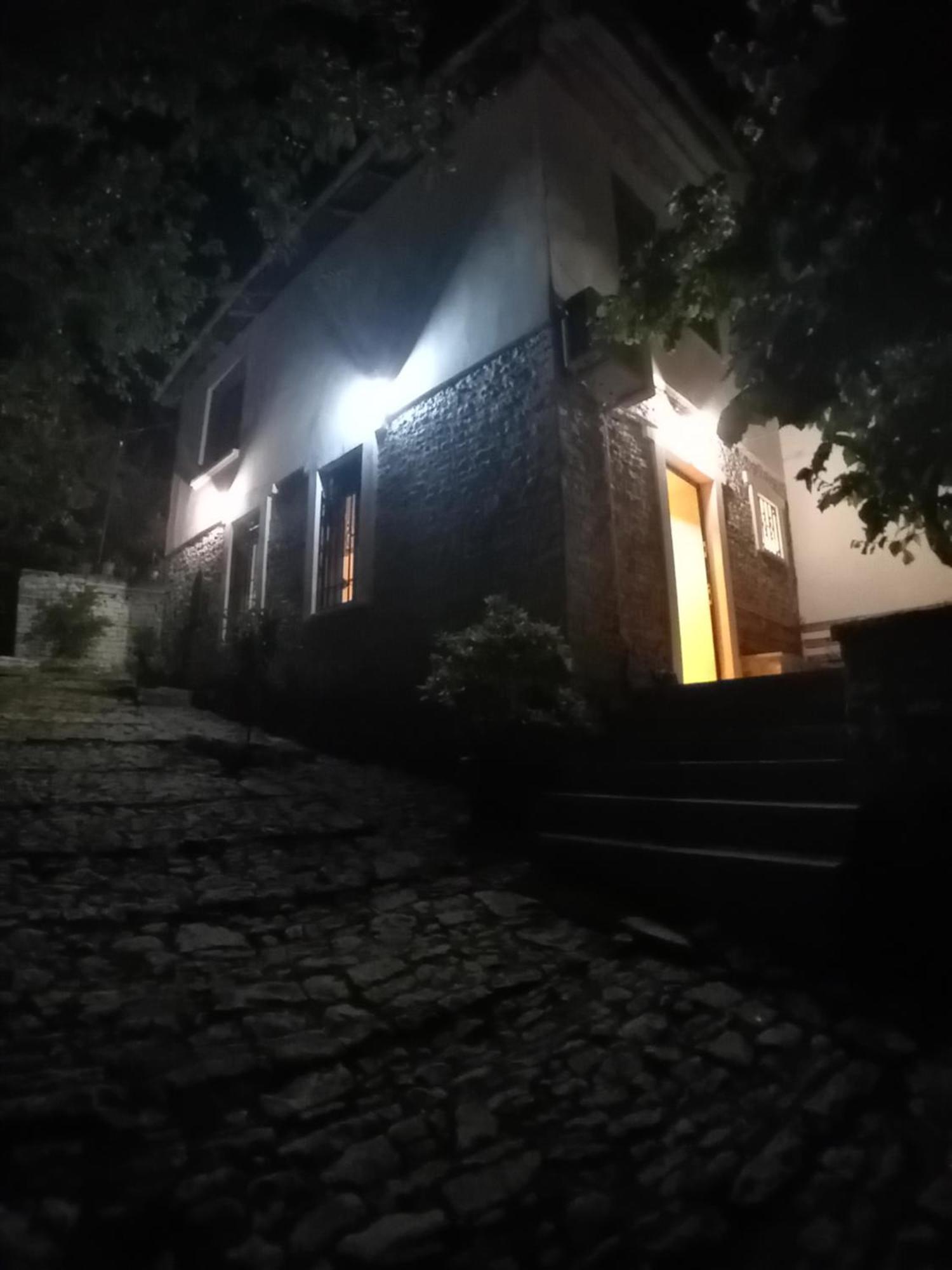 Arpet Guesthouse Gjirokastër Eksteriør bilde