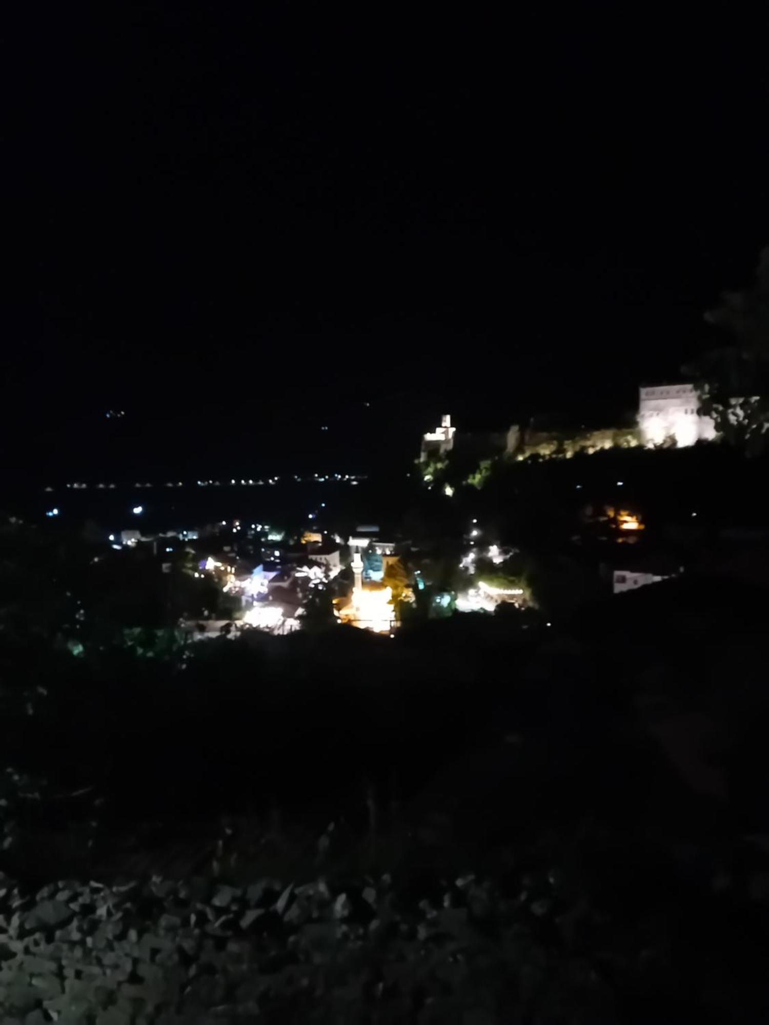 Arpet Guesthouse Gjirokastër Eksteriør bilde