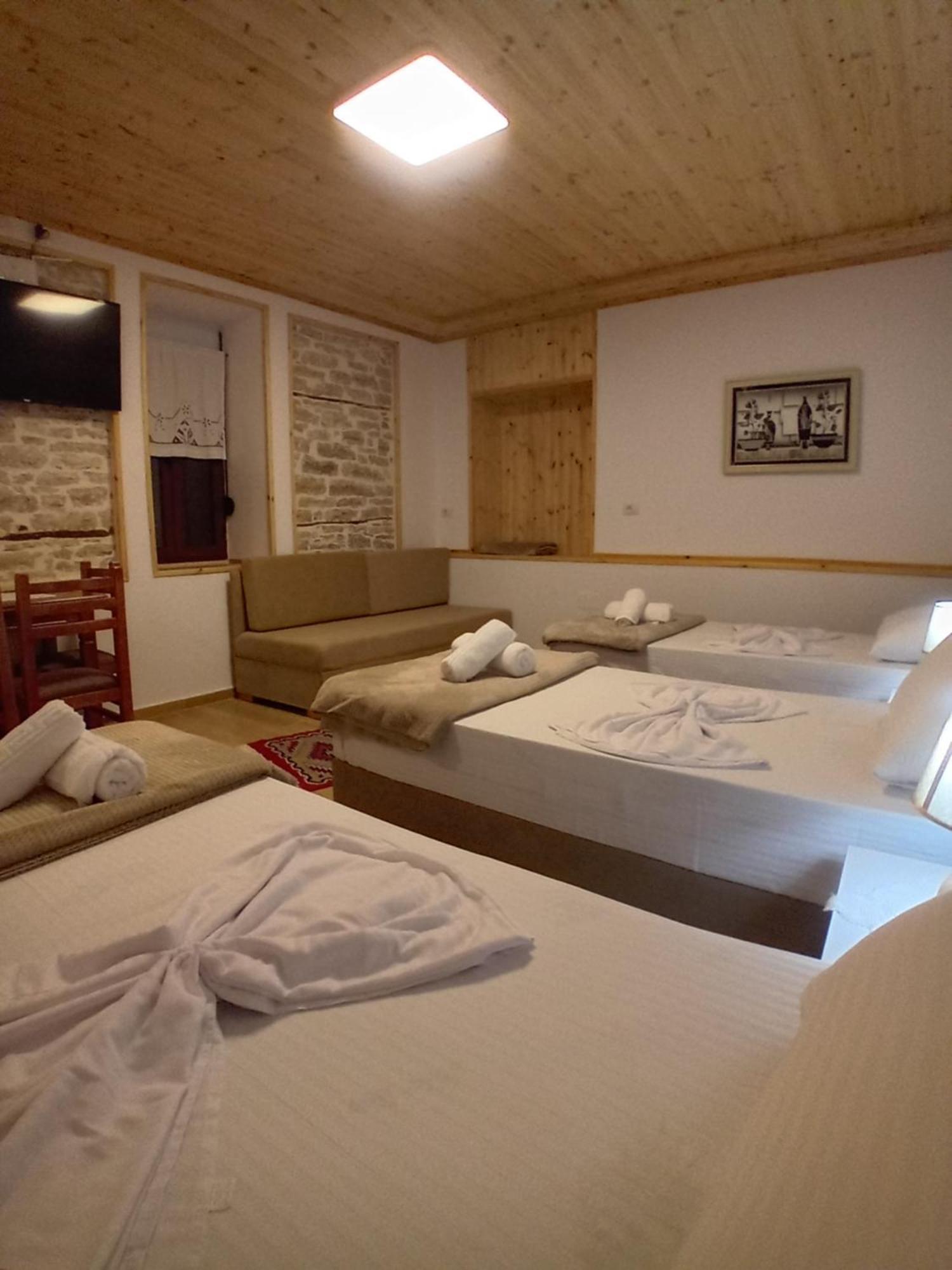 Arpet Guesthouse Gjirokastër Eksteriør bilde