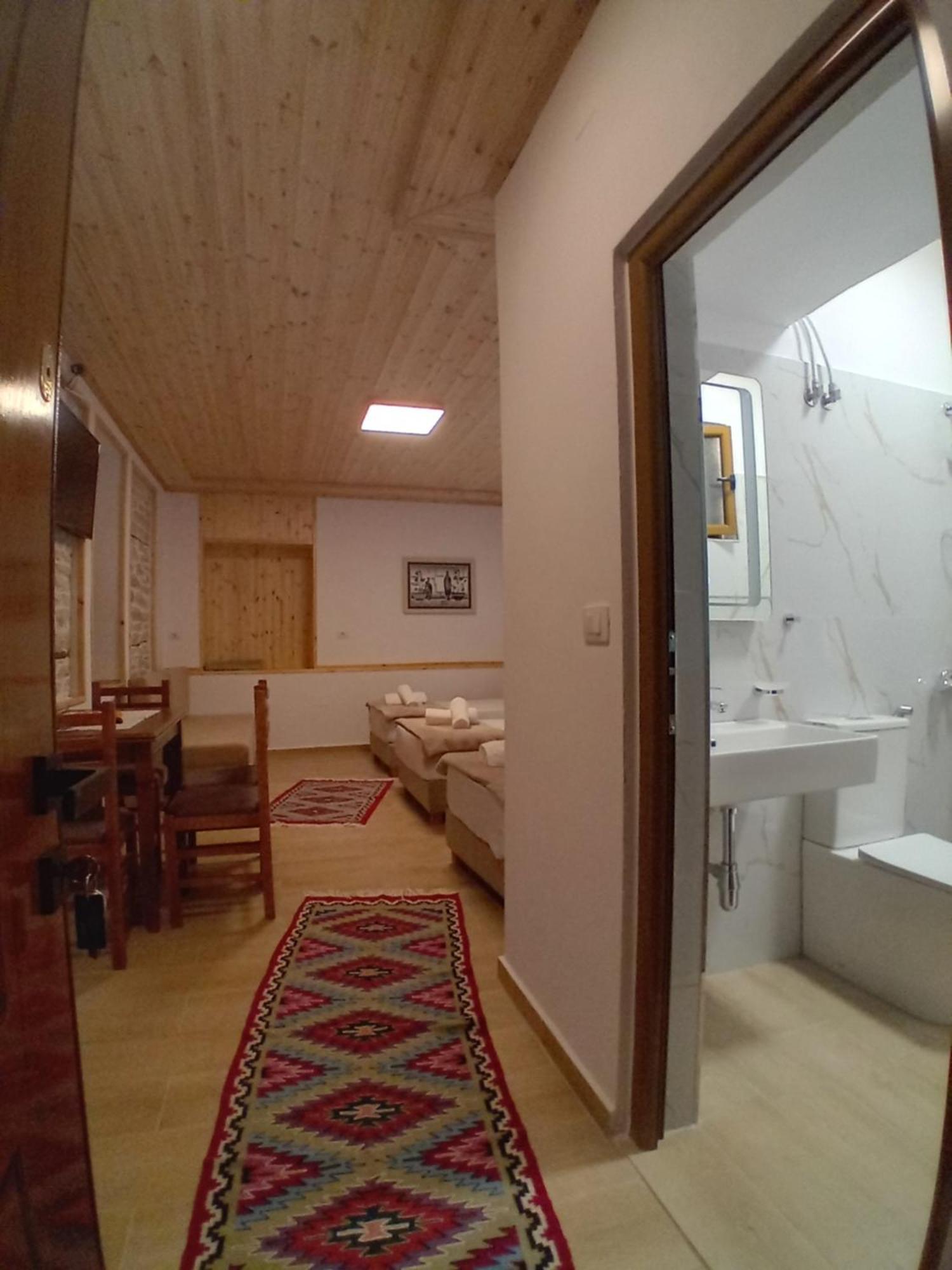 Arpet Guesthouse Gjirokastër Eksteriør bilde