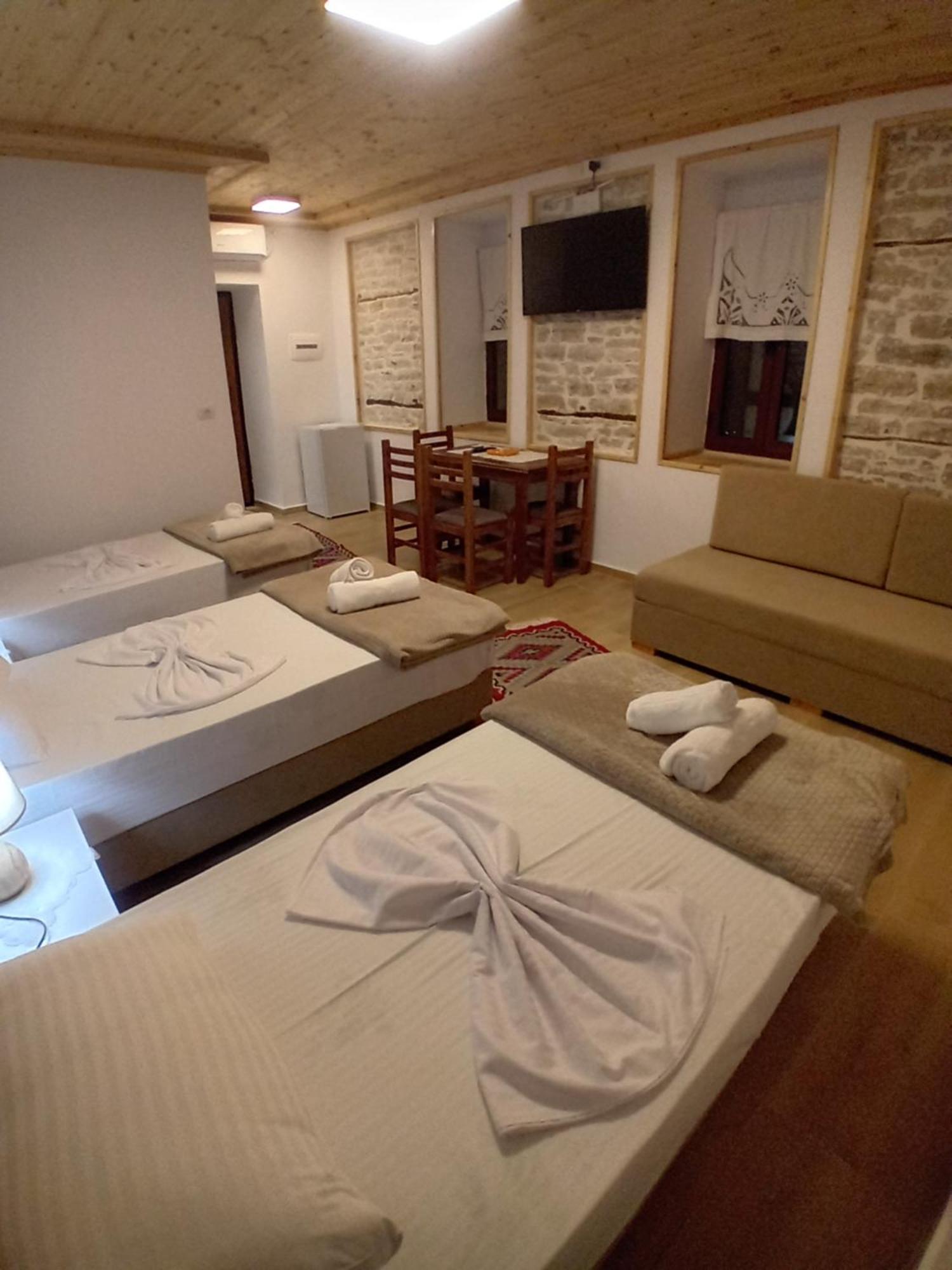 Arpet Guesthouse Gjirokastër Eksteriør bilde
