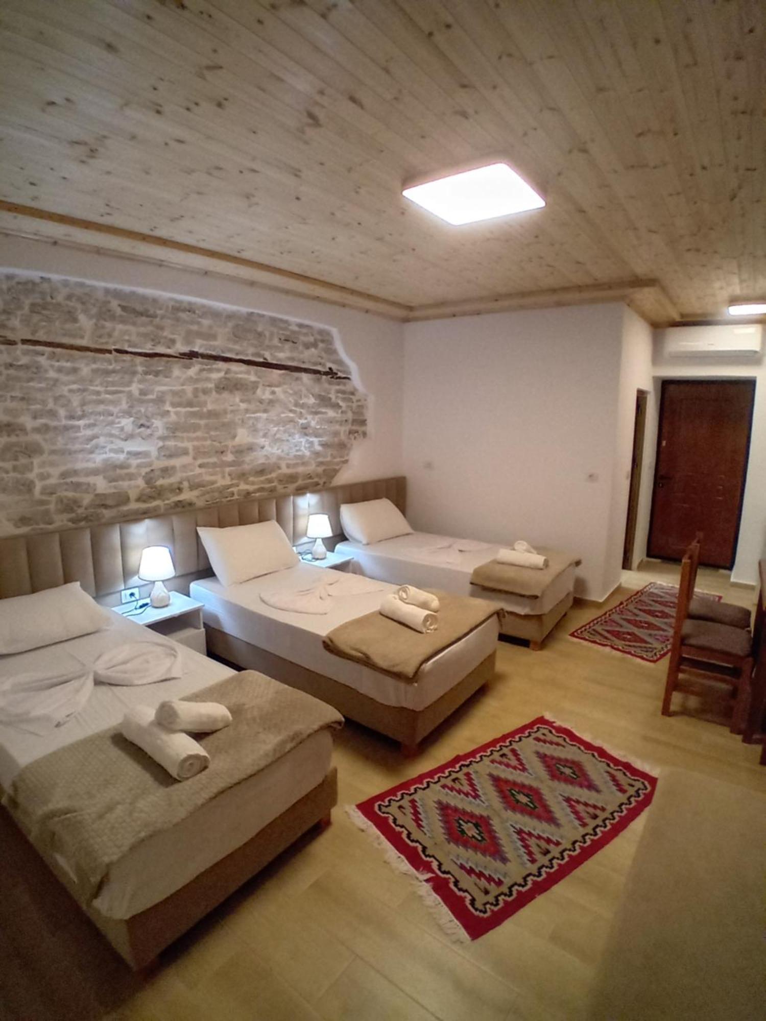 Arpet Guesthouse Gjirokastër Eksteriør bilde