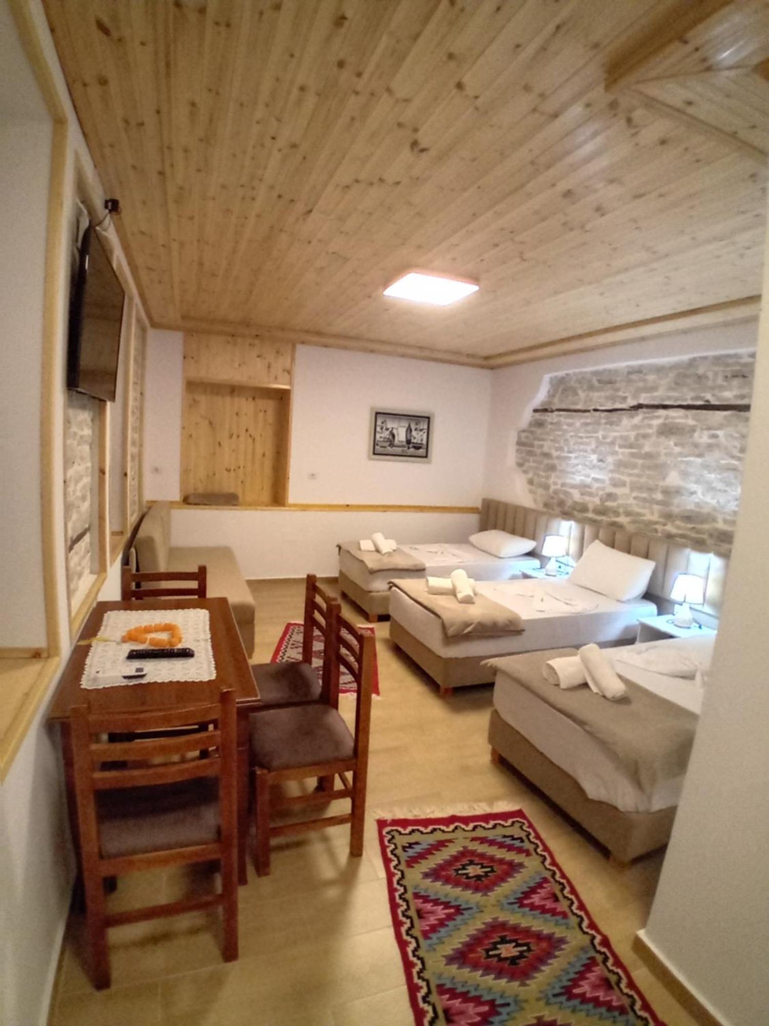 Arpet Guesthouse Gjirokastër Eksteriør bilde